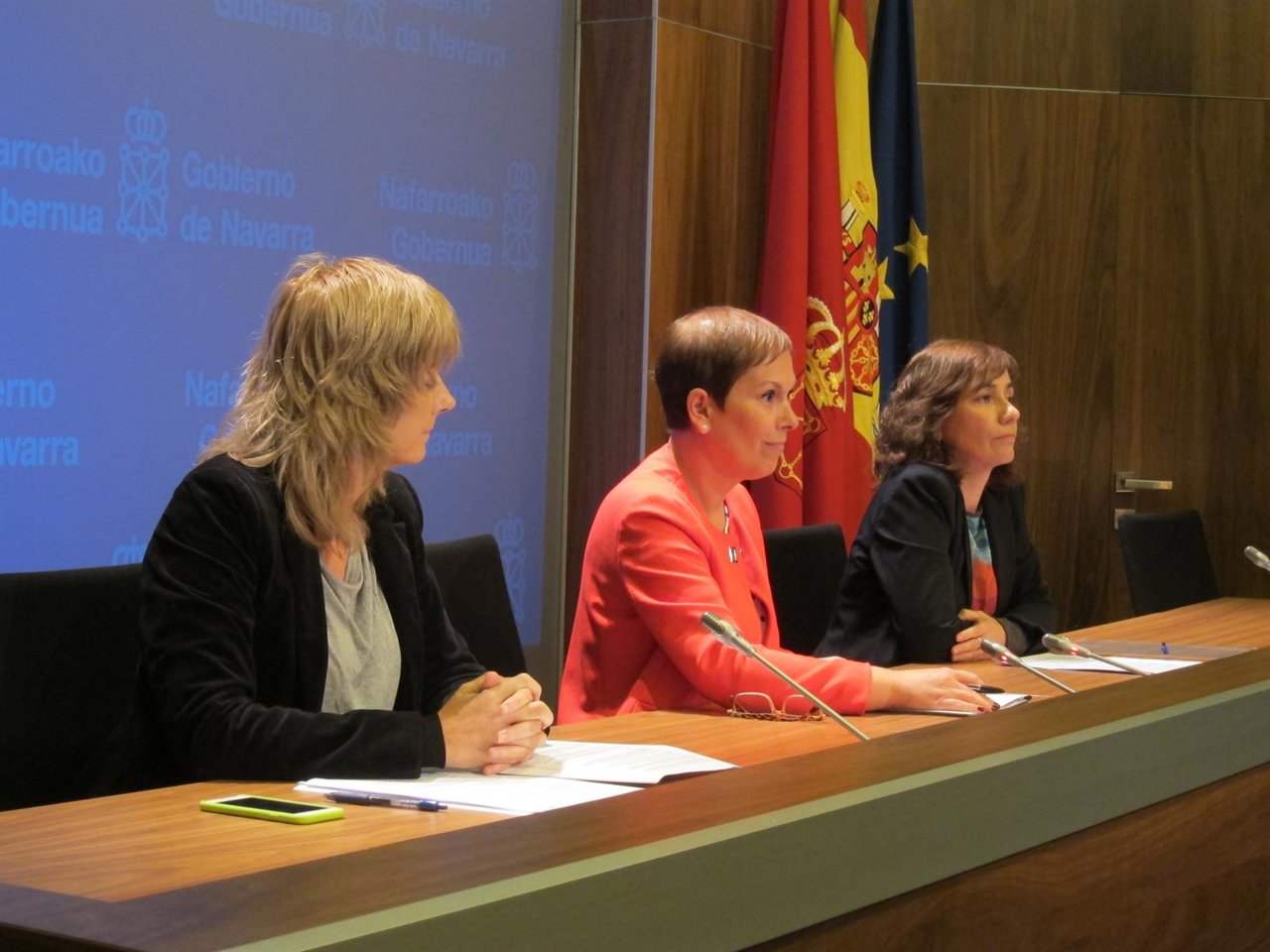 Uxue Barkos, en el centro.