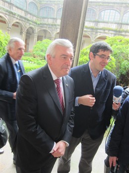 El rector de la USC, Juan Viaño