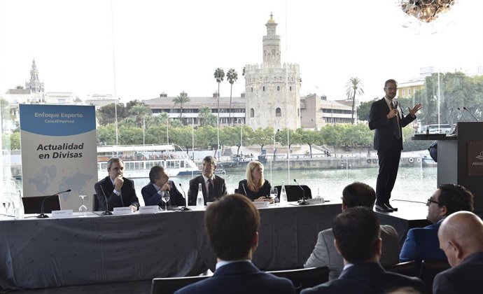 Jornada de CaixaBank sobre 'Enfoque ExpertoActualidad en divisas'