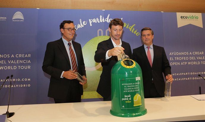 Juan Carlos Ferrero, Director del Valencia Open inaugura campaña de Ecovidrio