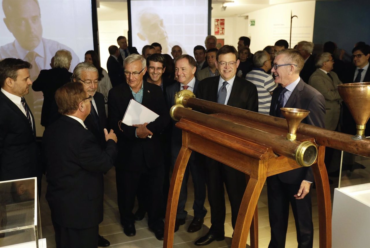 Ribó y Puig en la inauguración de la muestra de Aguas de Valencia