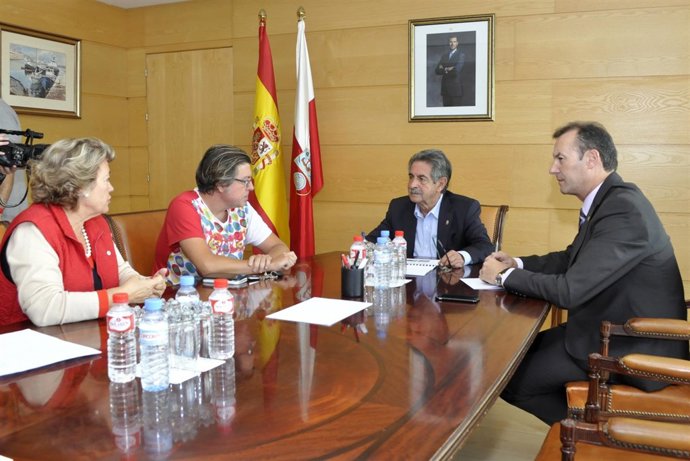 Revilla con el presidente de Cruz Roja