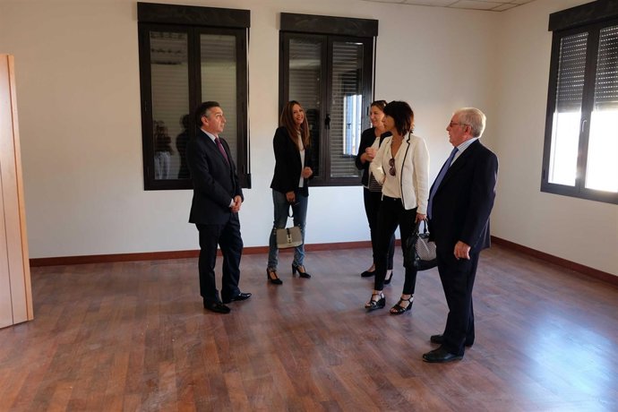 Beamonte ha visitado las antiguas escuelas de San Miguel ahora restauradas