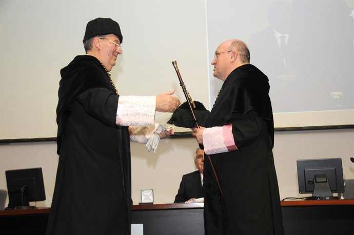 Xavier Gil toma posesión como rector de la UIC