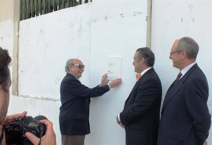 Colocación de una placa en el antiguo Mercado de la Puerta de la Carne