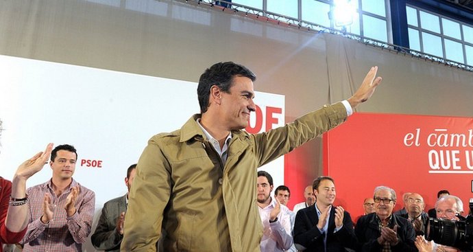 Pedro Sánchez en acto público en Colindres