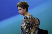 Rousseff lucha contra la amenaza de un juicio político en Brasil