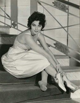 AVA retratada por Sam Lévin