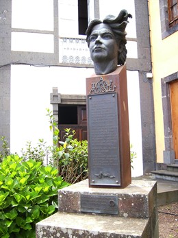 Busto de Tomás Morales 