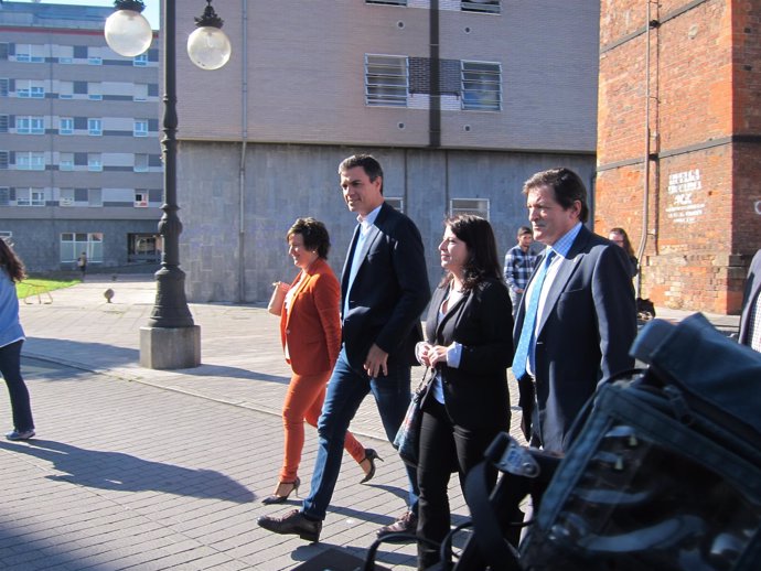 Pedro Sánchez en Asturias junto a Javier Fernández y Adriana Lastra