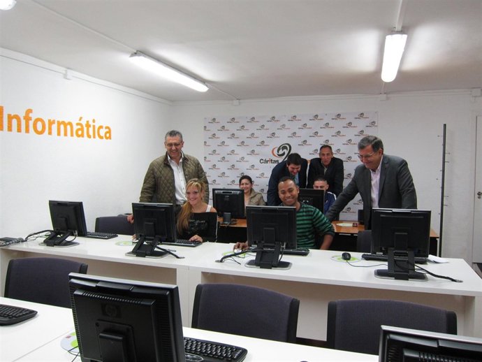 Aula informática de Cáritas Chavicar