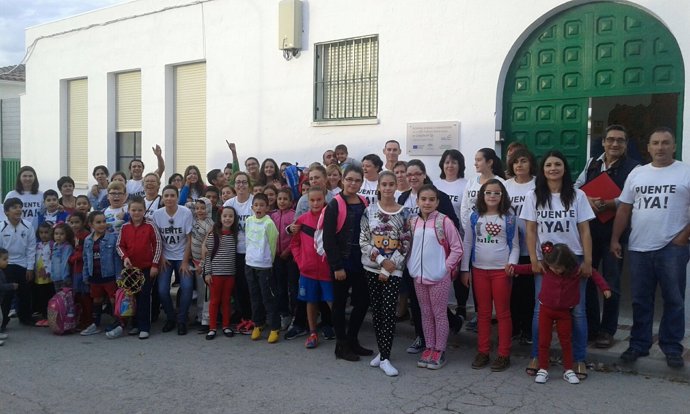 Alumnos sumándose a las protestas de 'Puente ya'