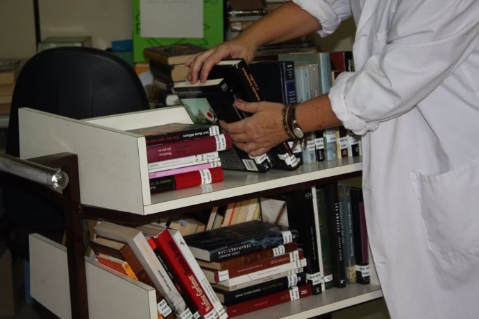 Biblioteca paciente hospital clínico lectura evasión educación demanda ejemplar
