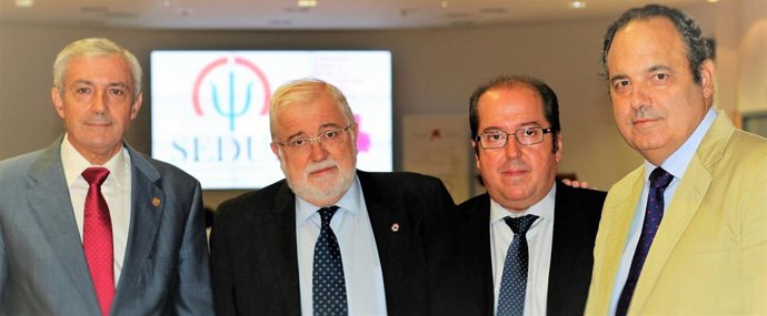Prados (2º dcha.) con otros ponentes de las jornadas