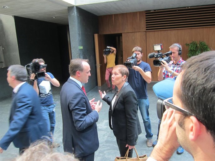 Uxue Barkos y Javier Esparza.