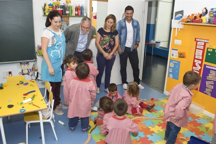 Ruiz visita el colegio de Nueva Montaña