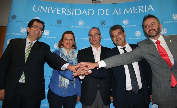 Los asistentes a la Mesa del Cine hacen piña para fomentar industria en Almería