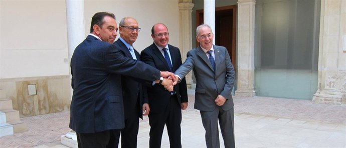 El presidente de la Comunidad con sindicatos Mesa Negociación Función Pública