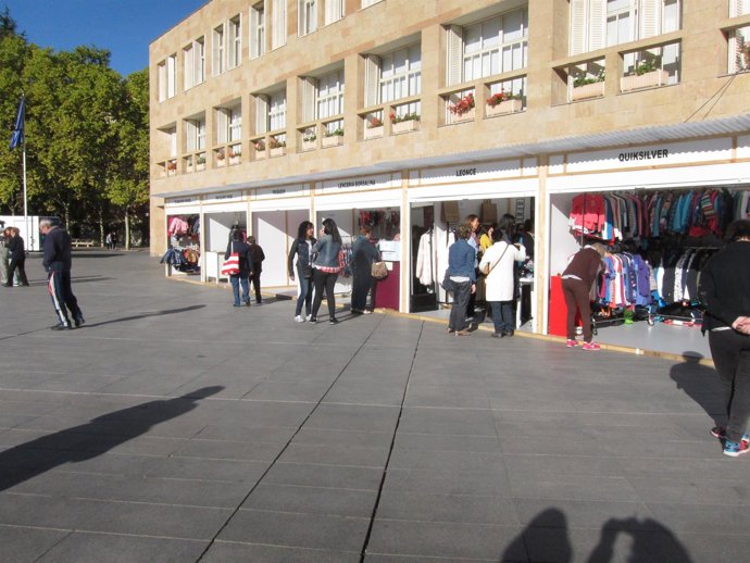 Imagen de la III Feria Arsido en la Plaza del Ayuntamiento