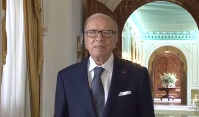 El presidente de Túnez, Béji Caid Essebsi, reacciona tras el Nobel de la Paz