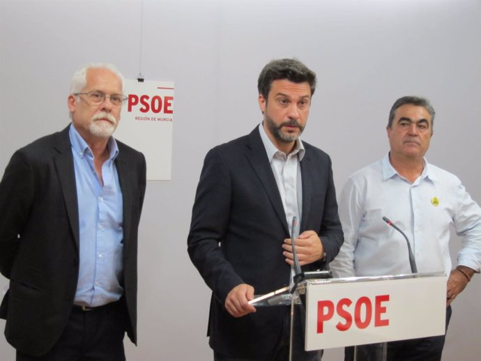 Alonso, López y Navarro, en la rueda de prensa