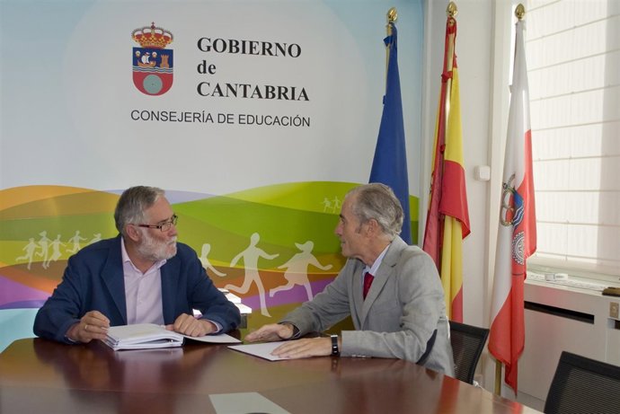 Ramón Ruiz se reúne con el alcalde de Arnuero, José Manuel Igual