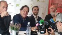 Oliver Stone: "Aznar fue un perrito faldero Bush y Obama nunca ha estado cualificado para recibir el Nobel"