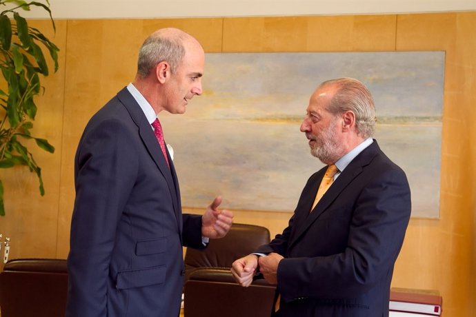 Villalobos y el consul de El Salvador