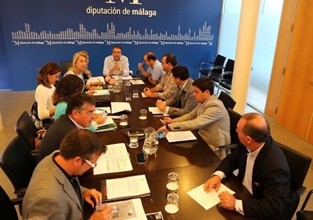 Junta de gobierno diputación presidida por salado