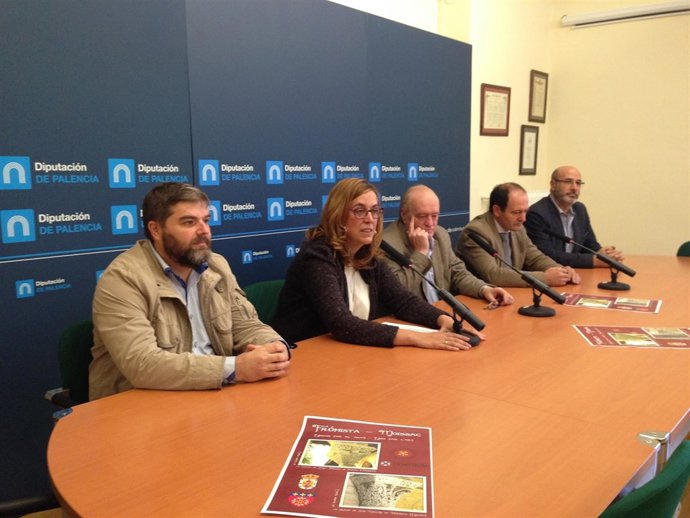 Armisen (2I) y los alcaldes palentinos presentan la Feria de Cluny