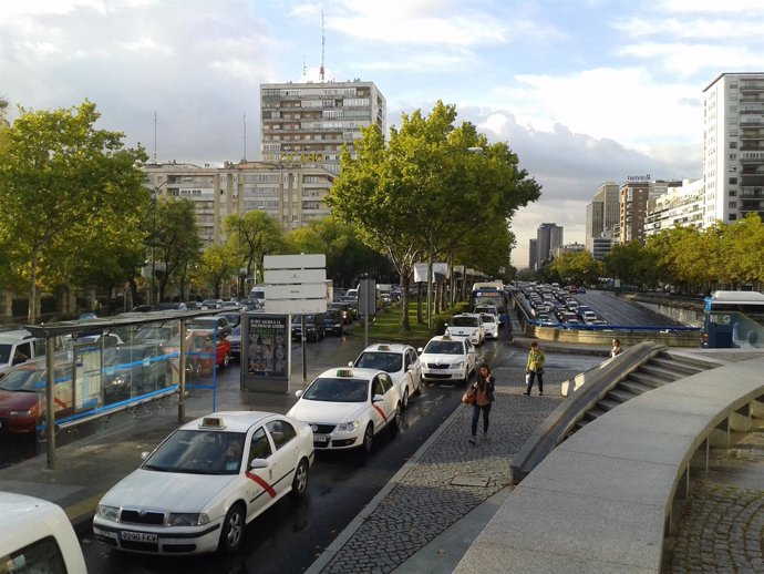 Atasco, tráfico, paseo de la Castellana, Madrid, Plaza de Castilla, Coches