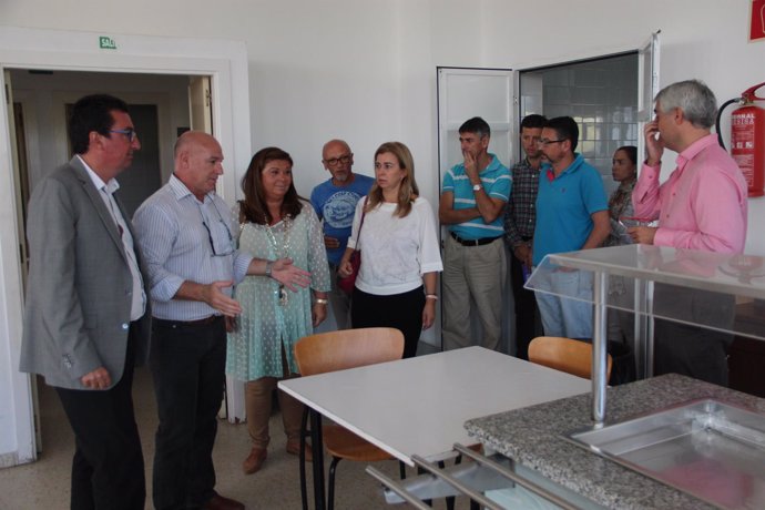 Dirigentes del PP visitan la Escuela de Hostelería de Islantilla. 
