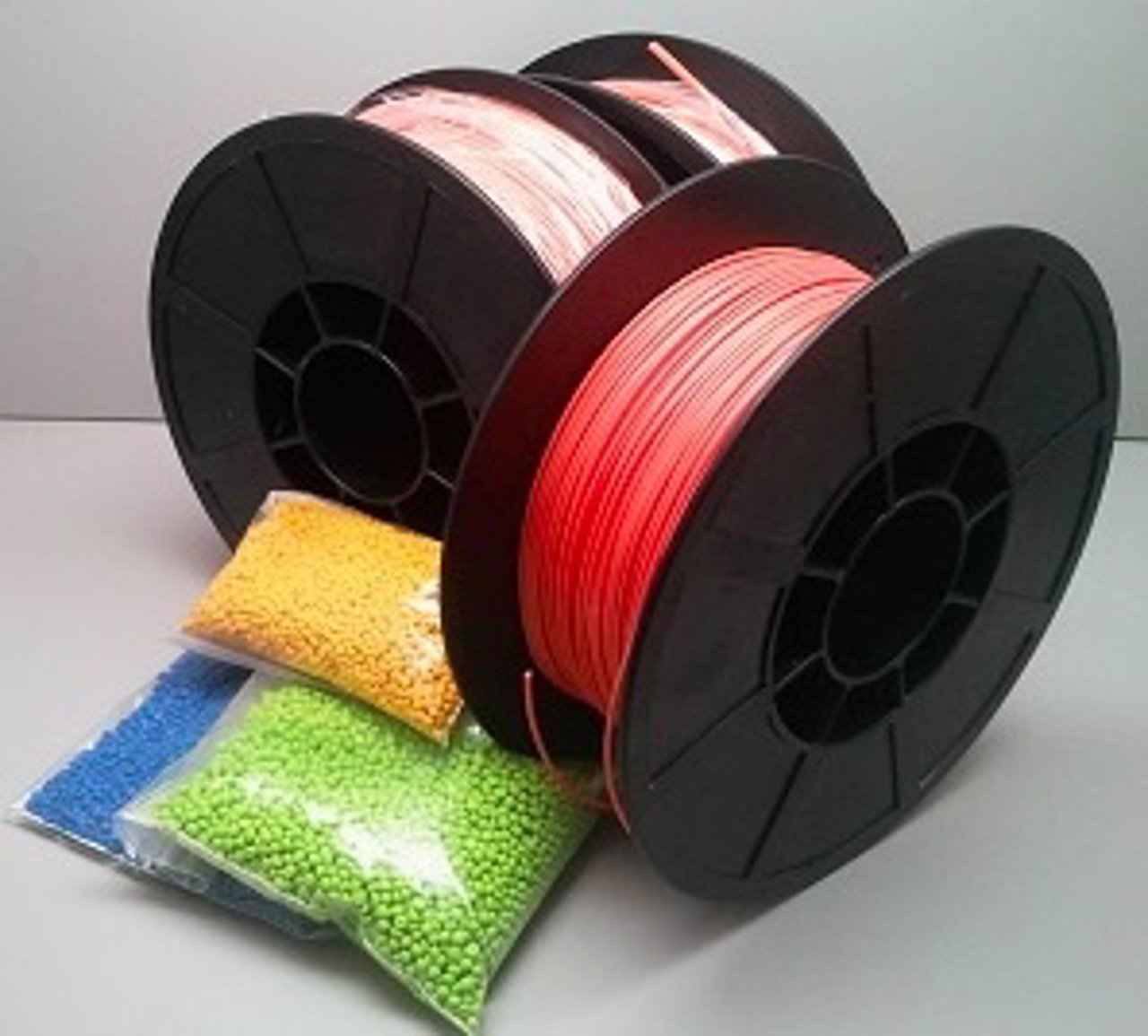 Bobinas de filamentos de plástico para impresoras 3D