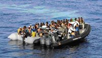 La Guardia Civil y la Guardia Costera italiana rescatan a más de 500 inmigrantes cerca de la costa de Libia