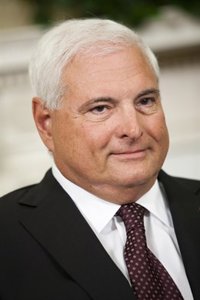 Fiscal de Panamá pide que Interpol encuentre al expresidente Martinelli