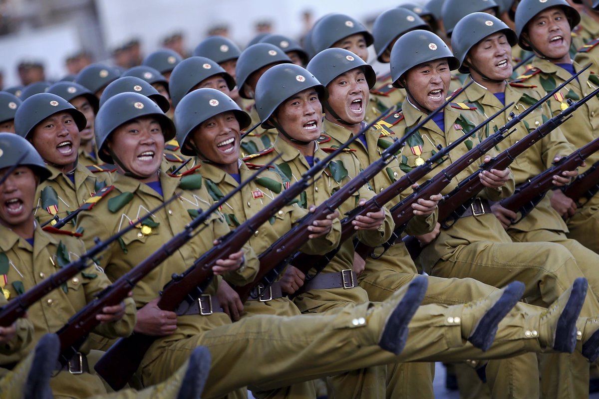Las mejores imágenes del desfile militar de Corea del Norte
