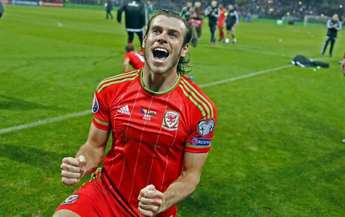 Gareth Bale celebra el pase a Francia 2016