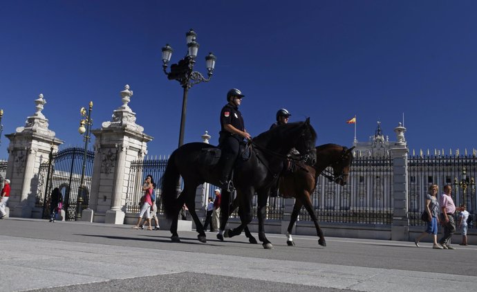 Policía montada en el Palacio Real