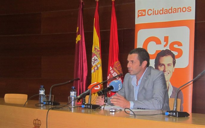 Mario Gómez de Ciudadanos en rueda de prensa