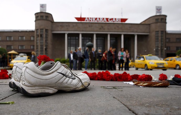 Zapatillas de una de las víctimas del atentado de Ankara
