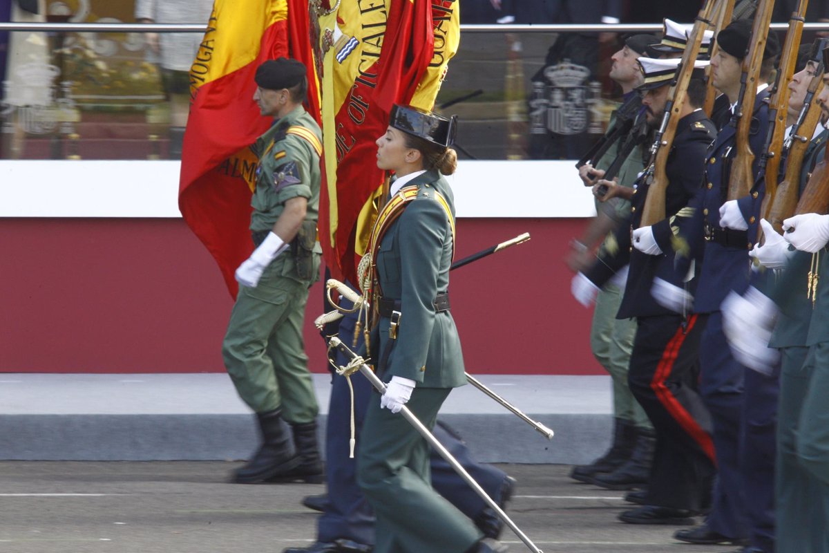 Fotos del desfile militar del Día de la Hispanidad 2015 en Madrid