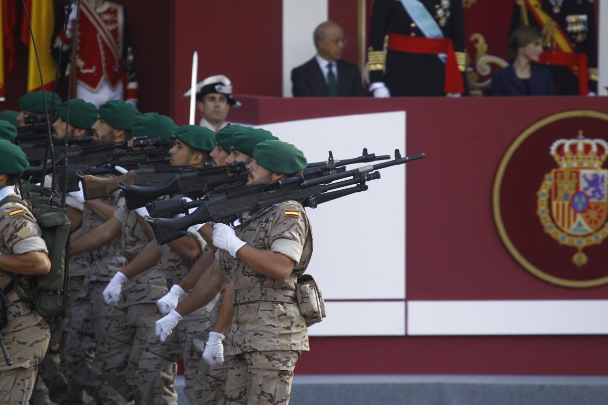 Fotos del desfile militar del Día de la Hispanidad 2015 en Madrid