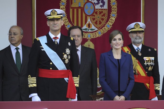 Los Reyes de España presiden el desfile militar por el Día de la Hispanidad
