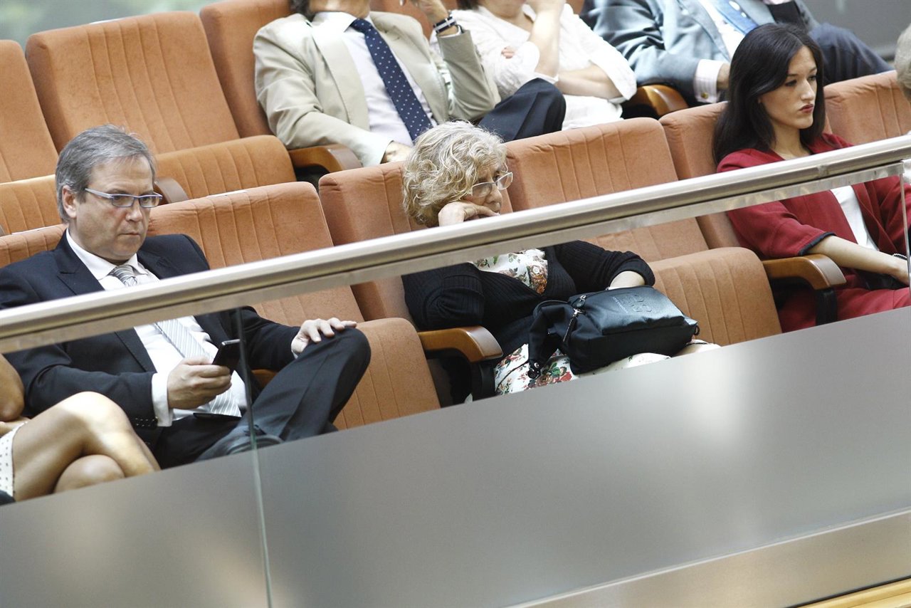 Carmona y Manuela Carmena en la sesión de investidura de Cristina Cifuentes