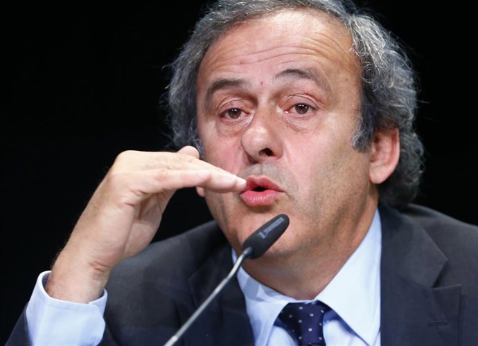 Platini pide la dimisión de Blatter