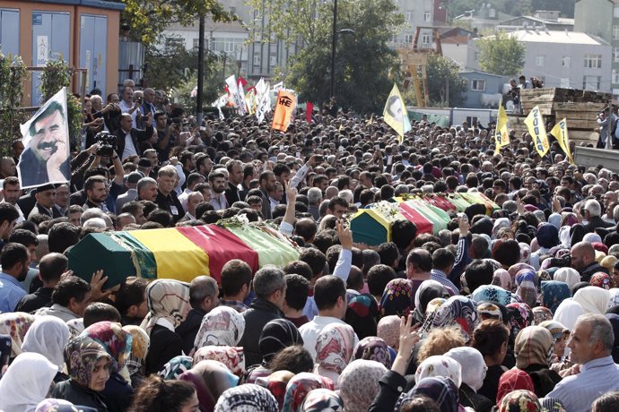 Funeral en Estambul por varias víctimas del atentado de Ankara