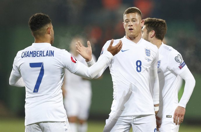 Ross Bakley y Oxlade Chamberlain con Inglaterra