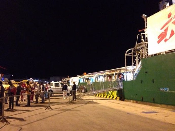 Desembarco de inmigrantes rescatados por MSF