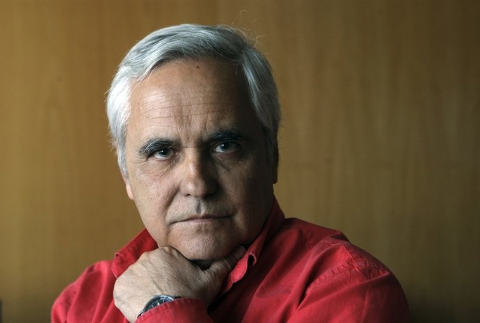 El escritor Juan Cruz
