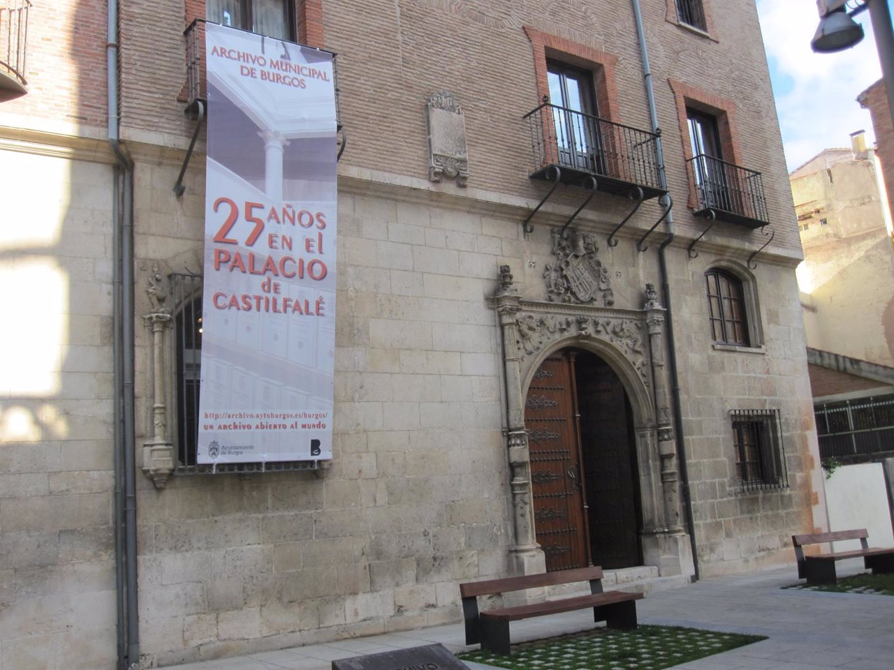 Fachada del Archivo Municipal de Burgos